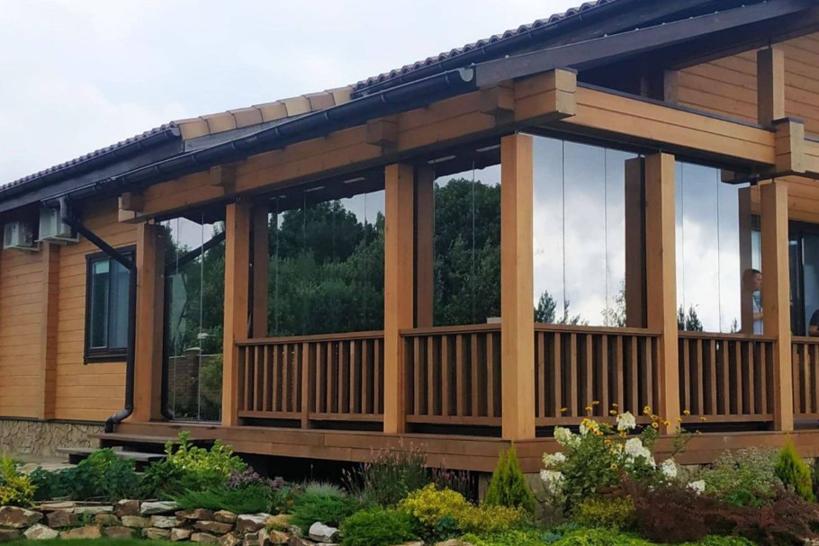 Остекление деревянной веранды