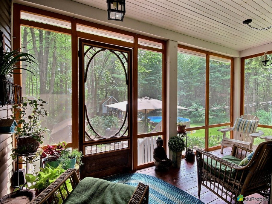 Застекленная деревянная веранда