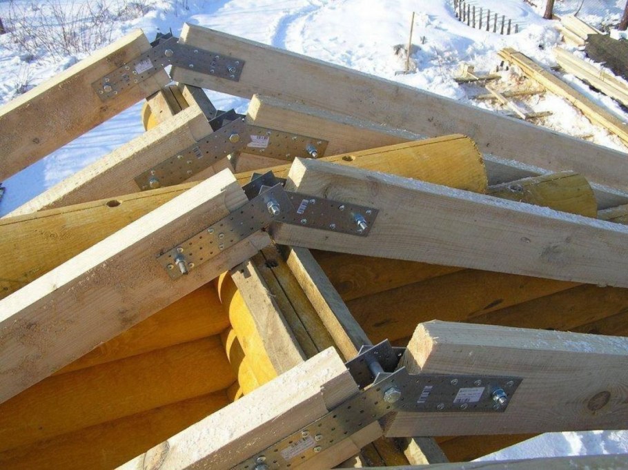 Опора бруса стропильная система
