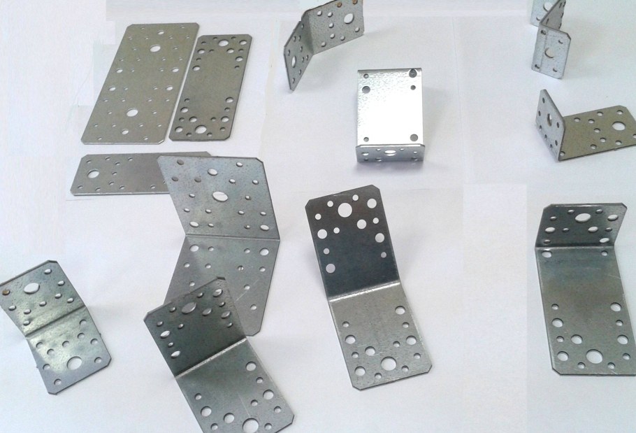 Уголок пластина металлический