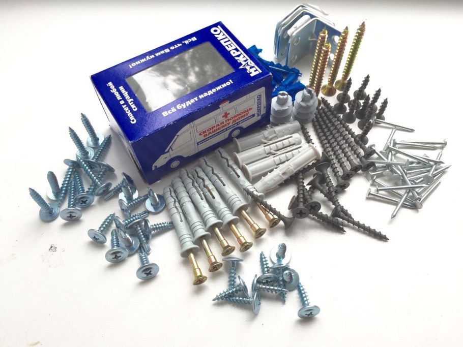 Ford 1818631 комплект крепежа