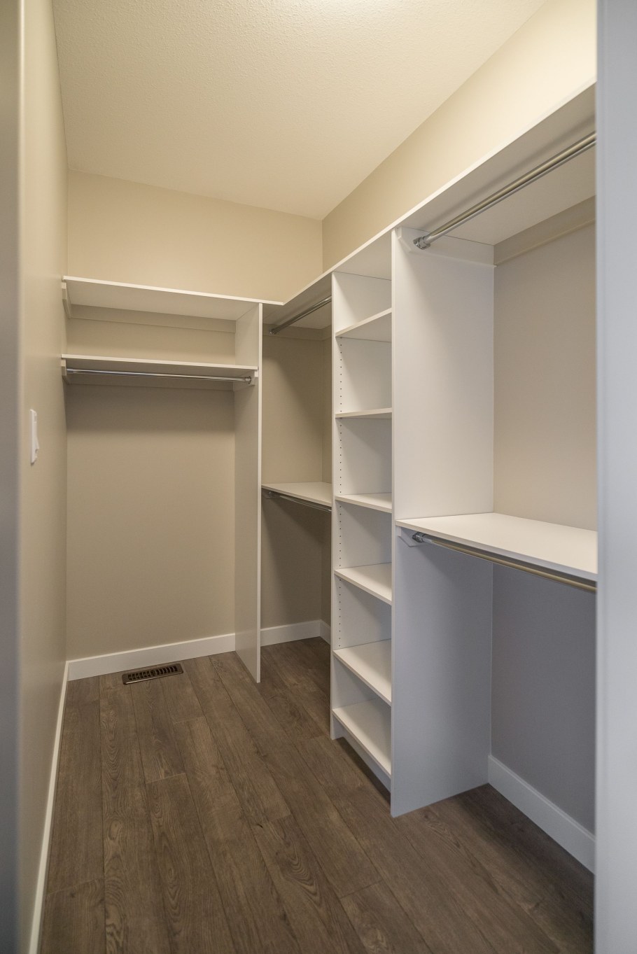 Узкая кладовка