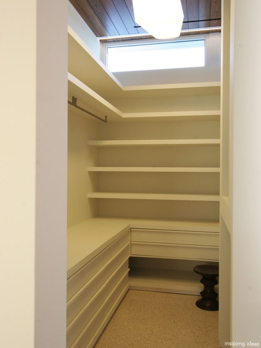 Узкая кладовка