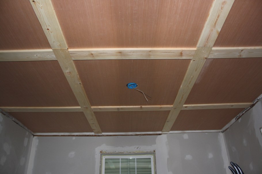 Отделка потолков в частном доме