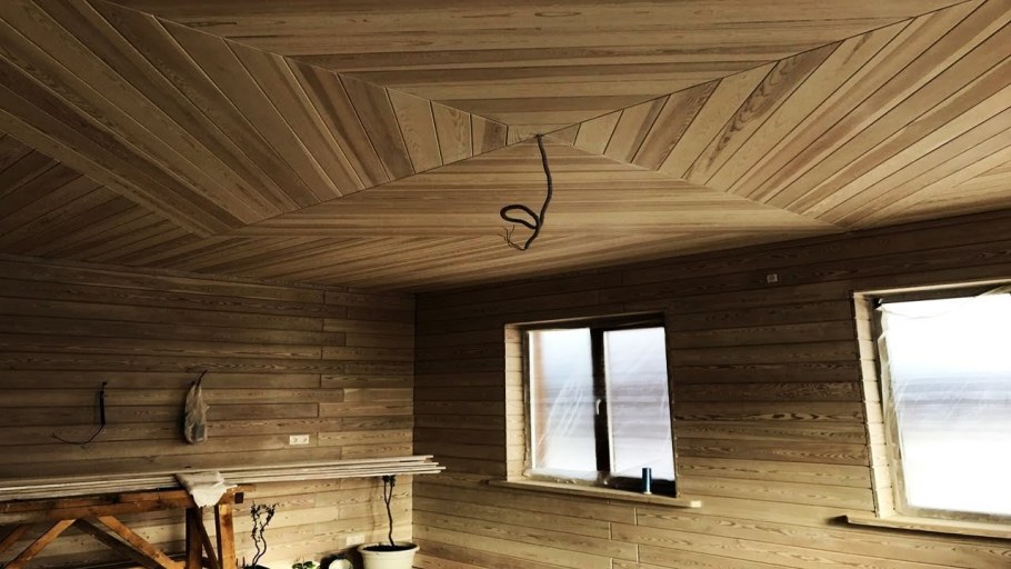 Деревянный потолок