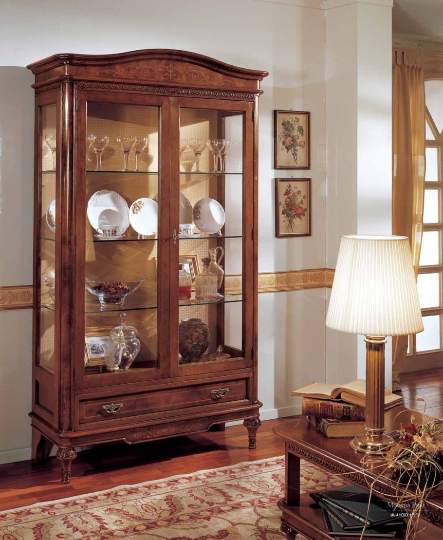 Шкаф-витрина для гостиной