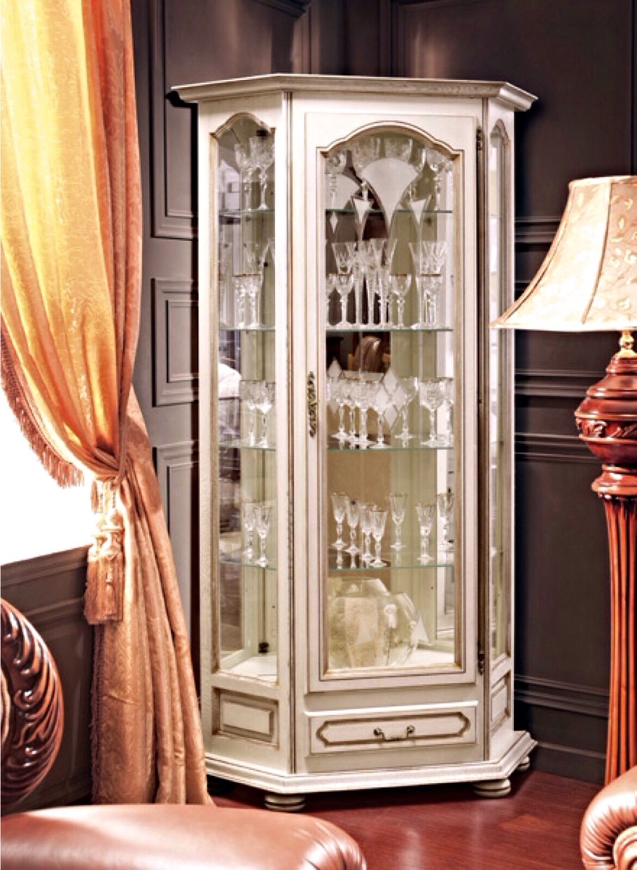 Итальянская стенка риомбини 1762 из массива