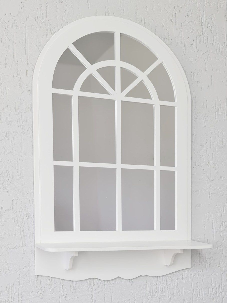 Настенное зеркало окно