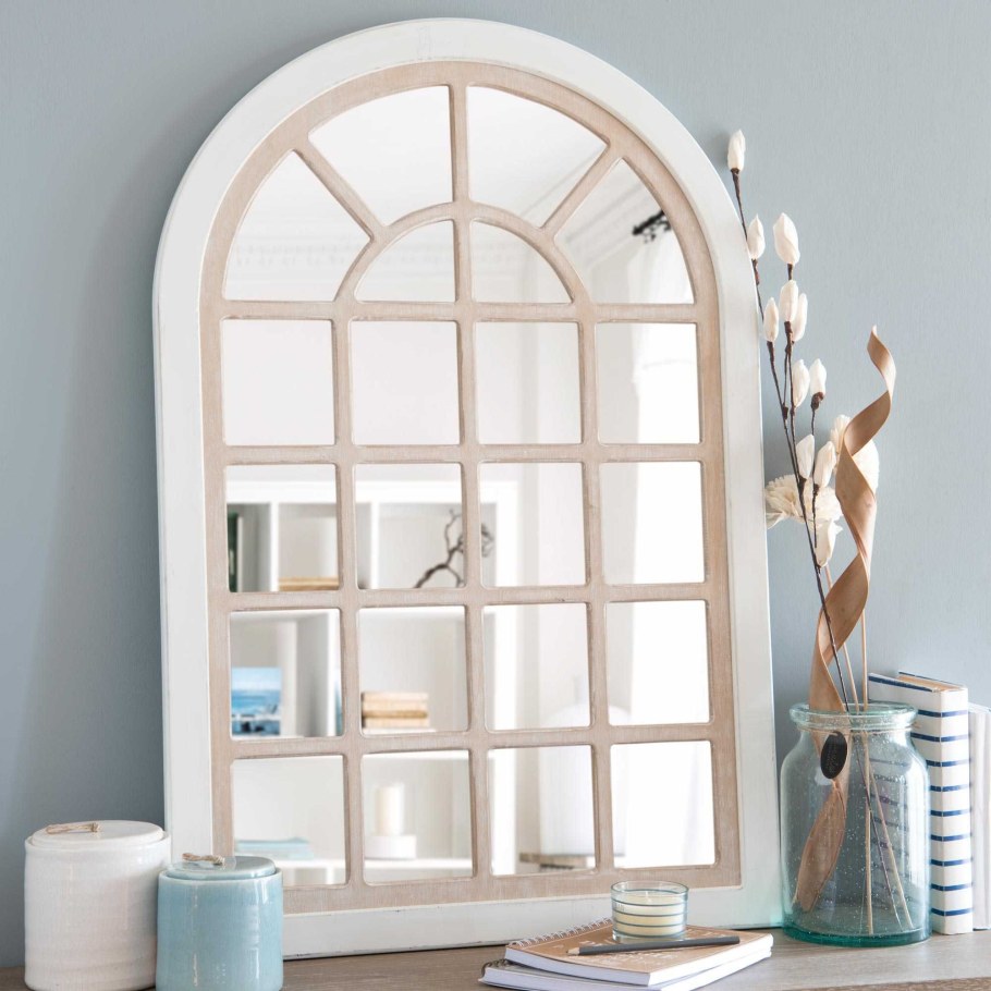 Зеркало в виде окна