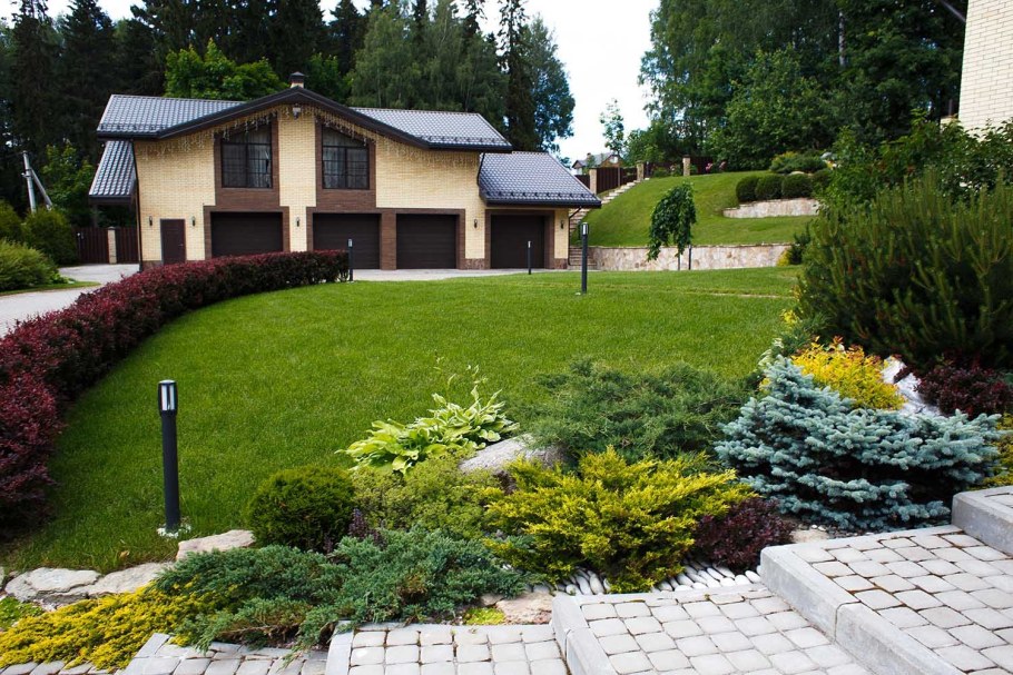 Дизайн территории около дома