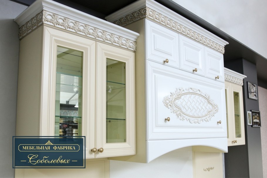 Роскошный обеденный стол