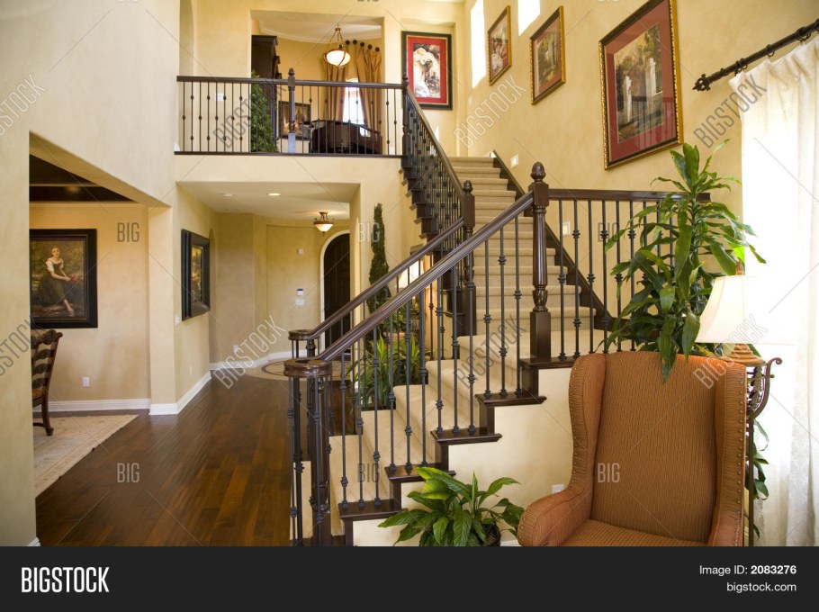 Фотообои лестница на второй этаж