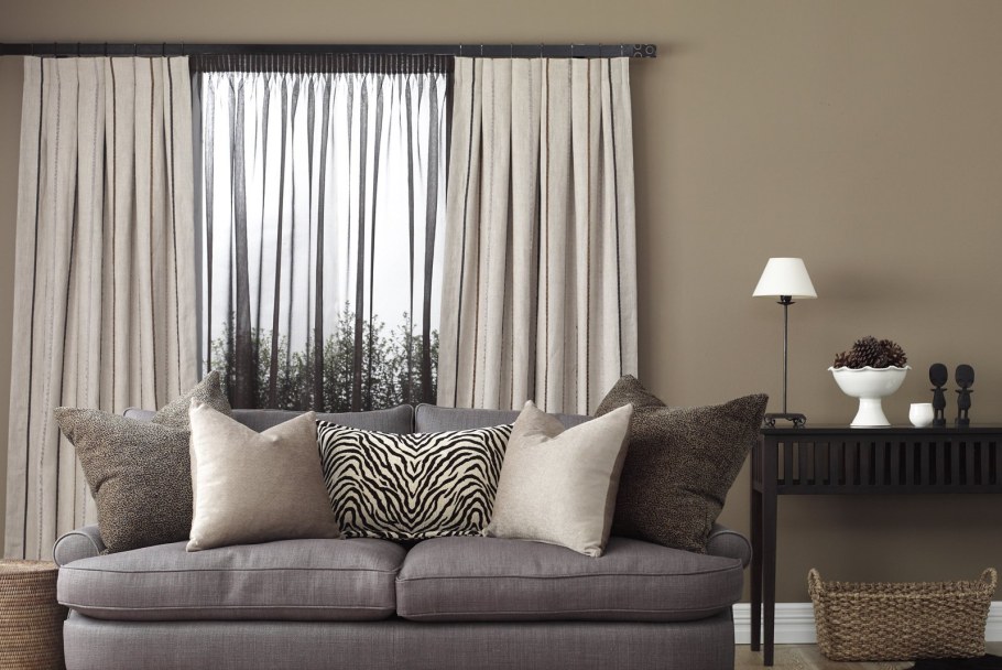 Шторы в Светлом интерьере гостиной