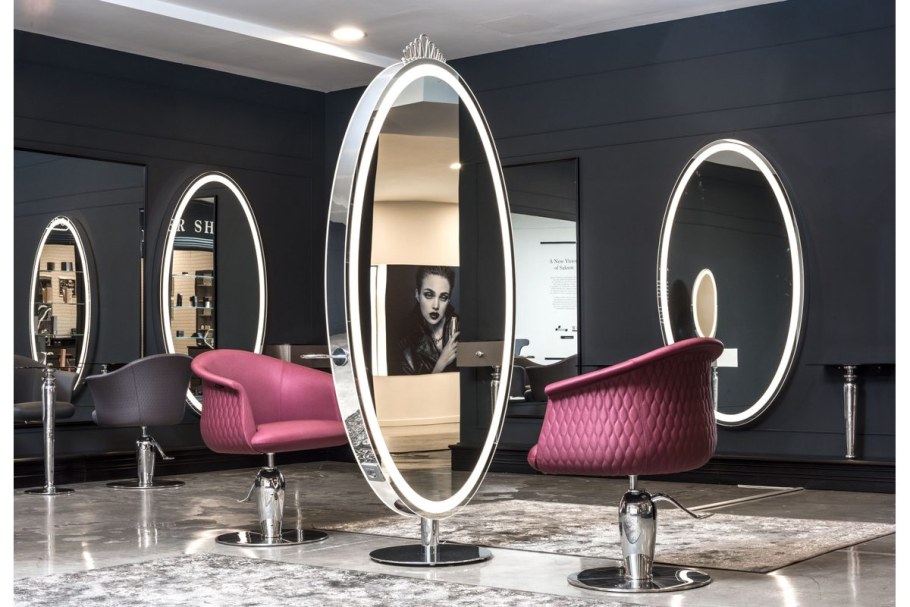 Зеркало с подсветкой в прихожую настенное