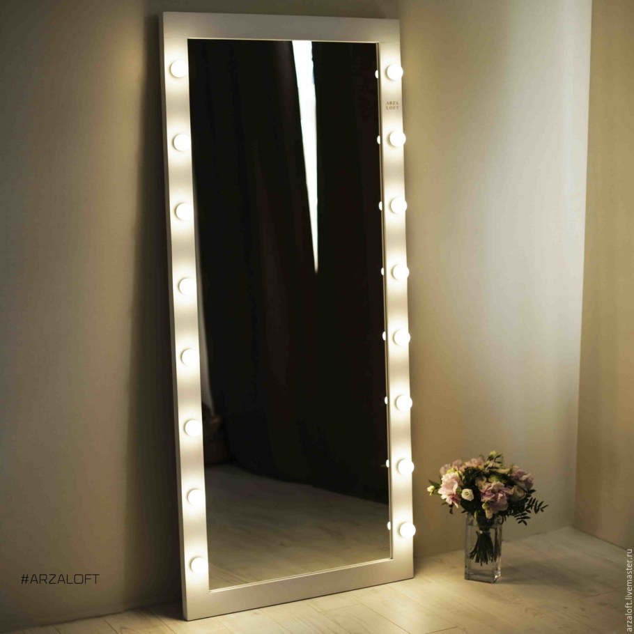 Огромное зеркало