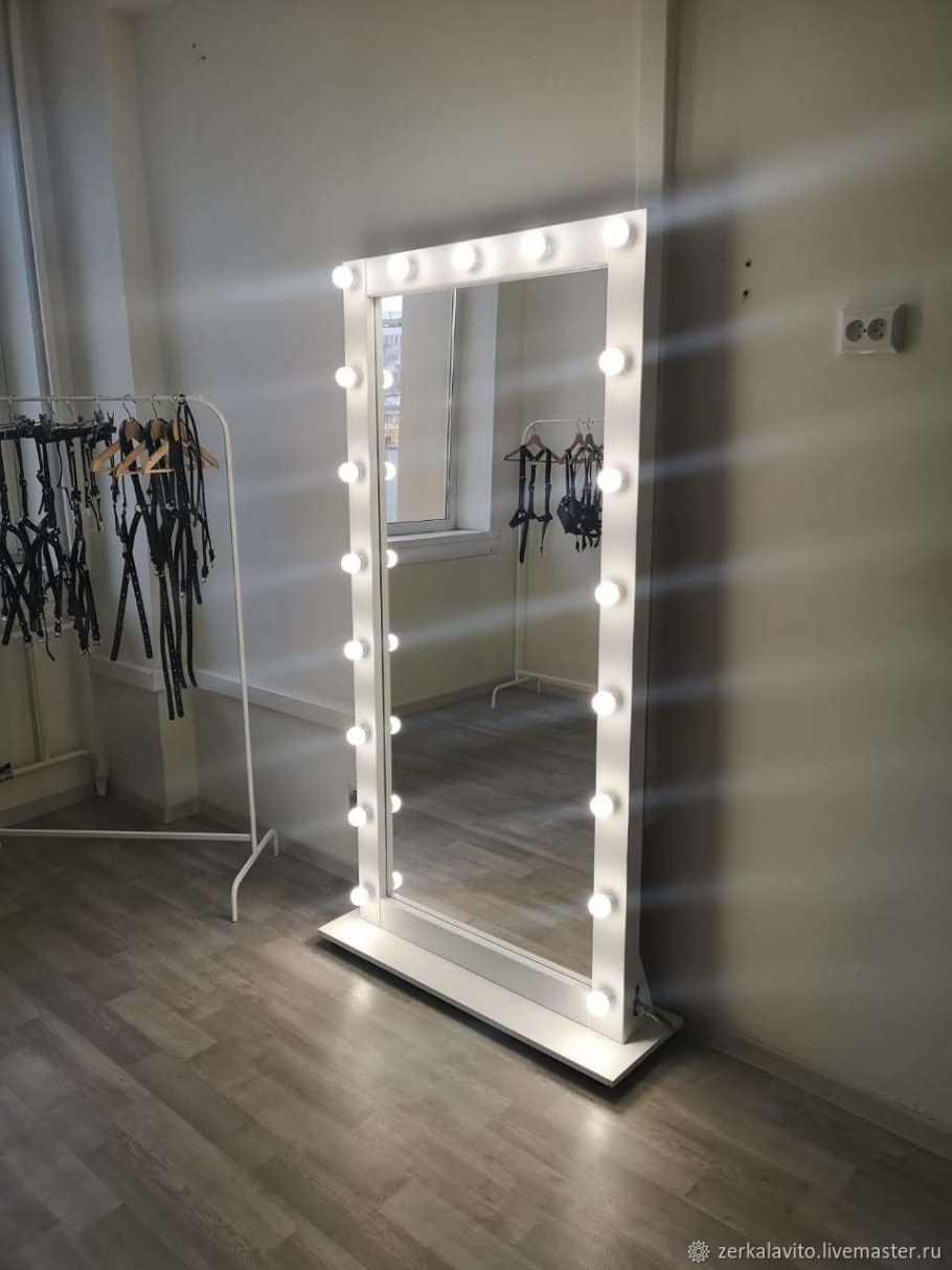 Визажное зеркало с подсветкой