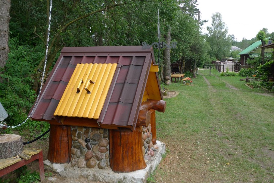 Домик для колодца на даче