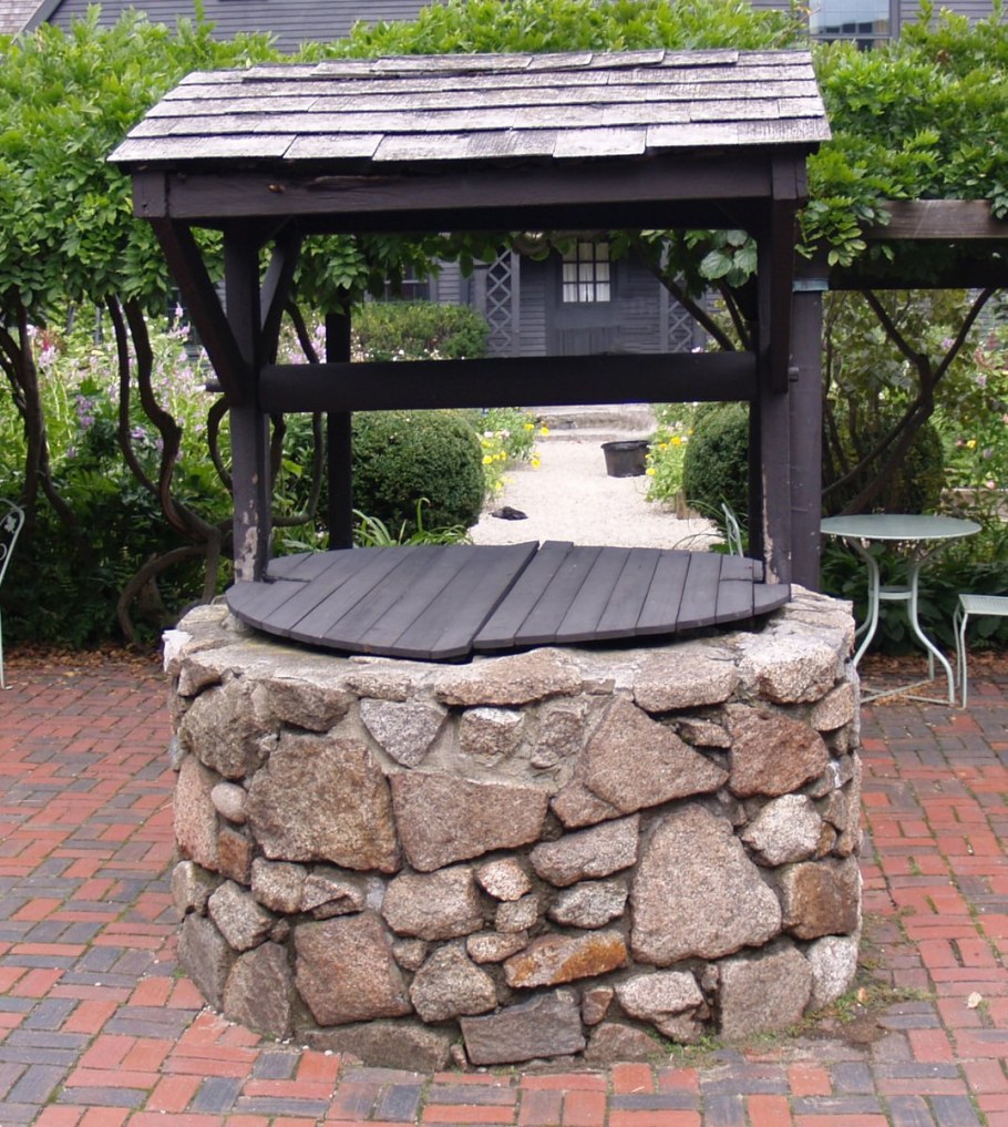 Декоративная отделка колодца