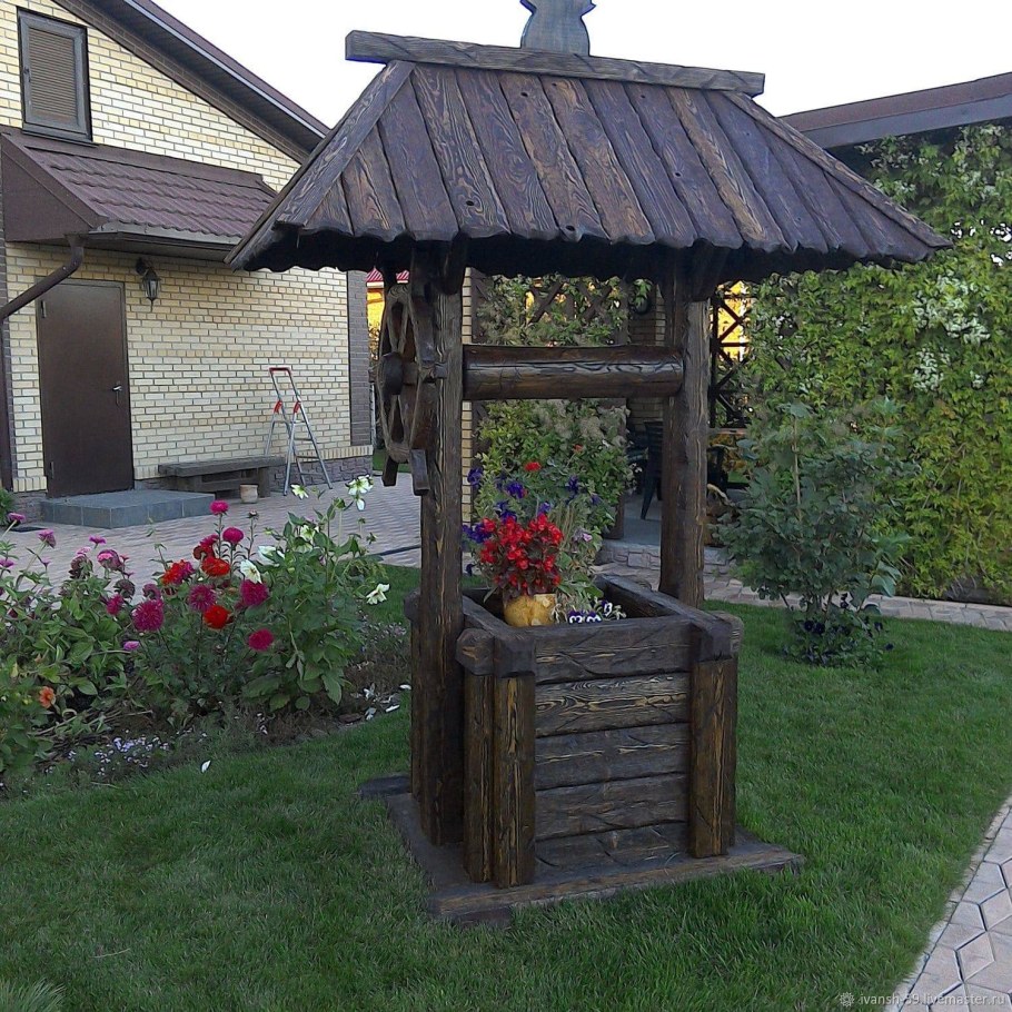 Декор колодца на даче