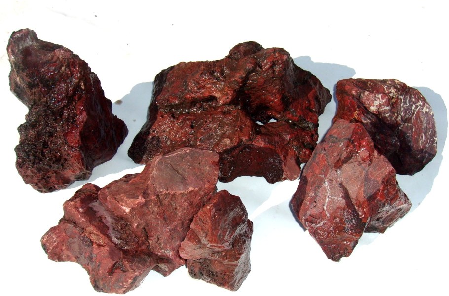 Камень яшма в аквариуме