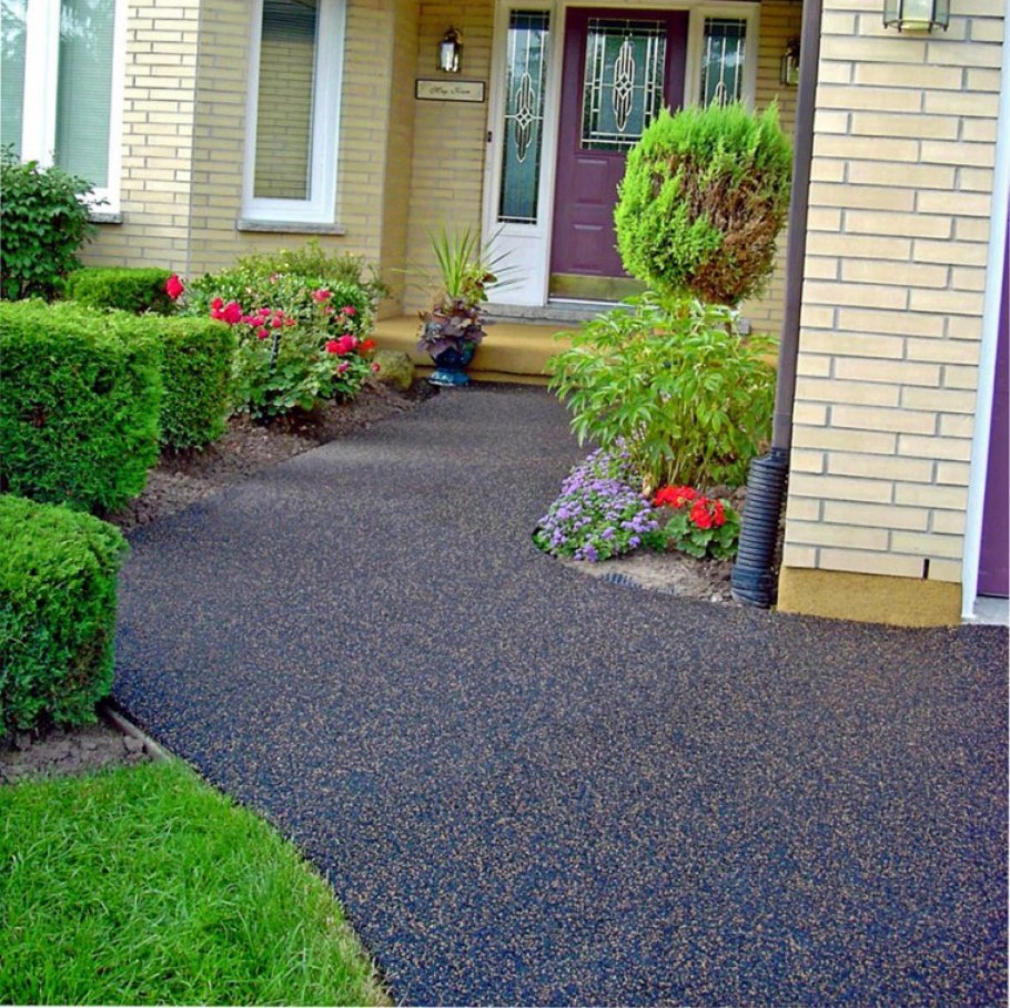 Асфальтная дорожка на даче