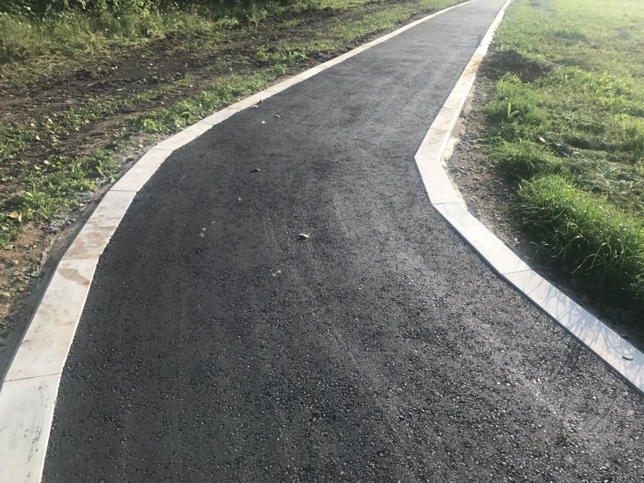 Асфальтовые дорожки в частном доме