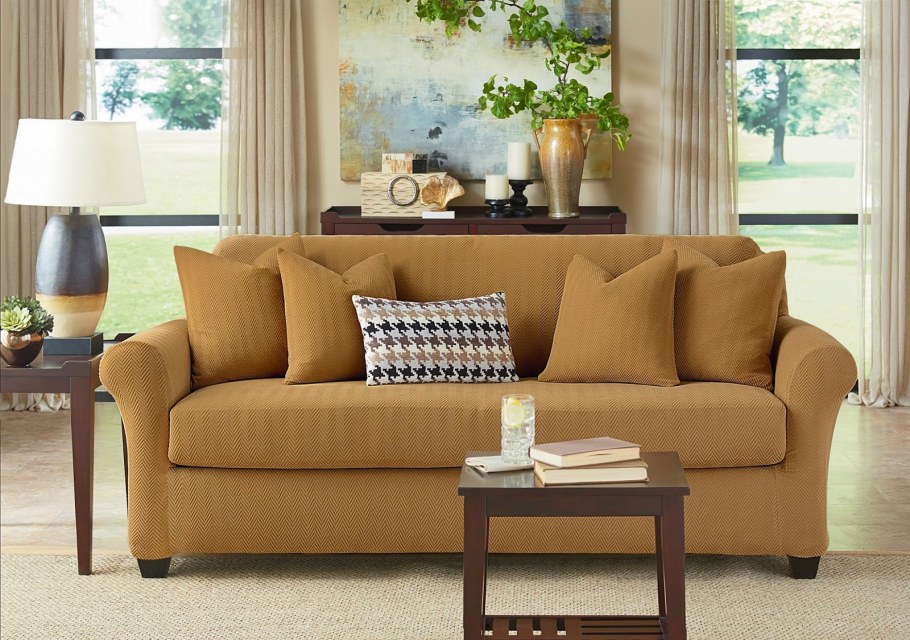 Диван цвета кэмел в интерьере