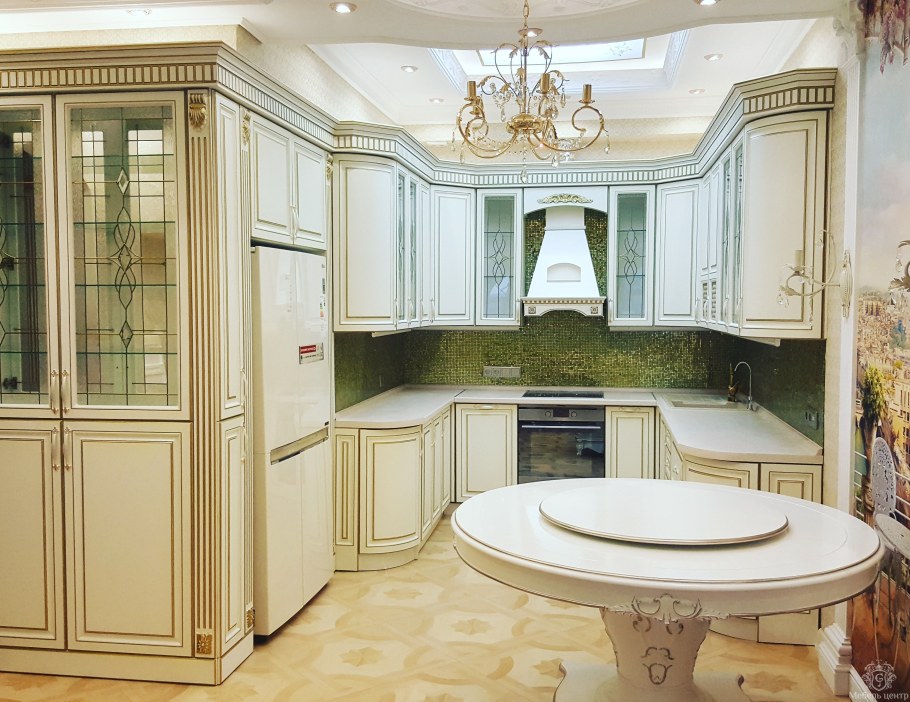 Кухня беж патина классика угловая