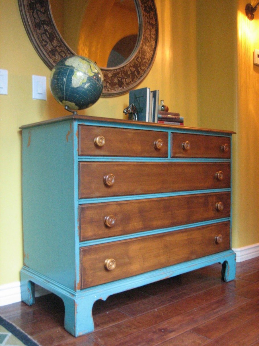 Комод двухцветный