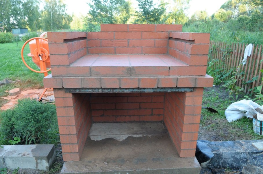 Маленький кирпичный мангал