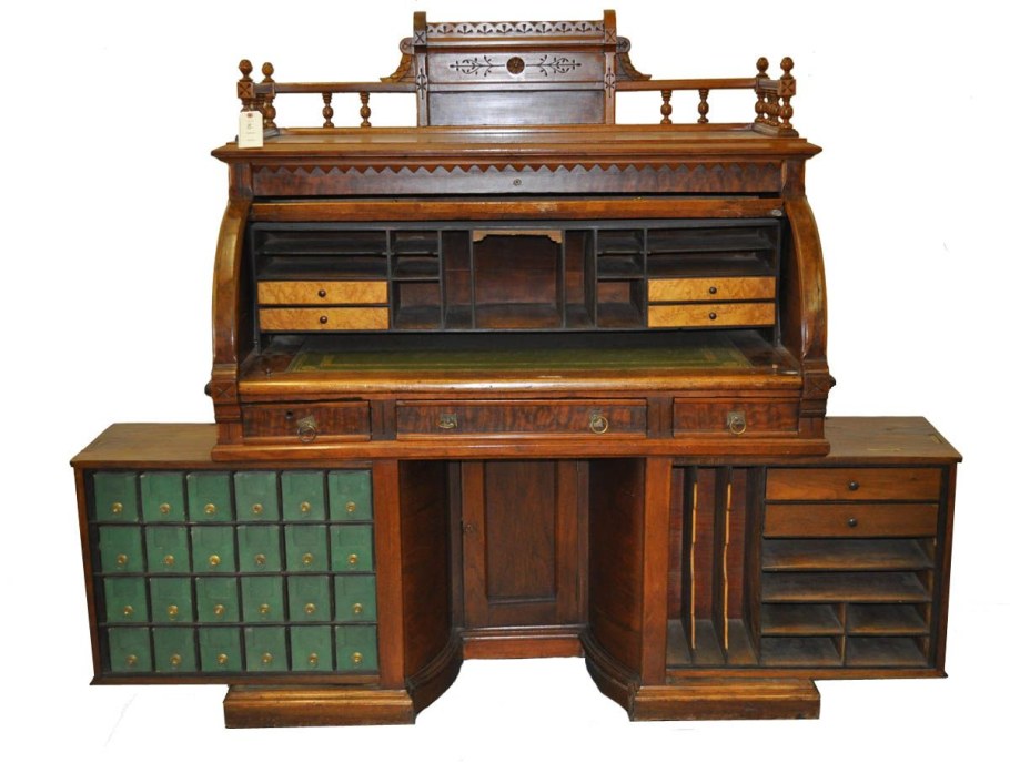 Старинное бюро секретер