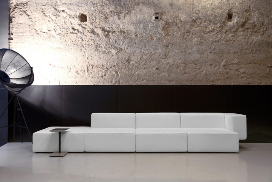 Дизайнерский диван с лампой