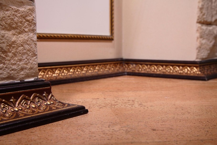 Уголок для ламината для ступеней