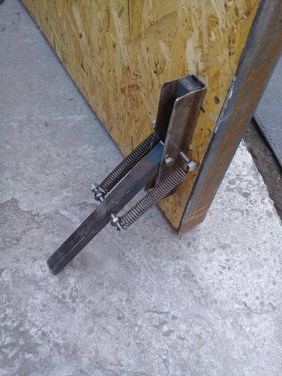 Упор для гаражных ворот