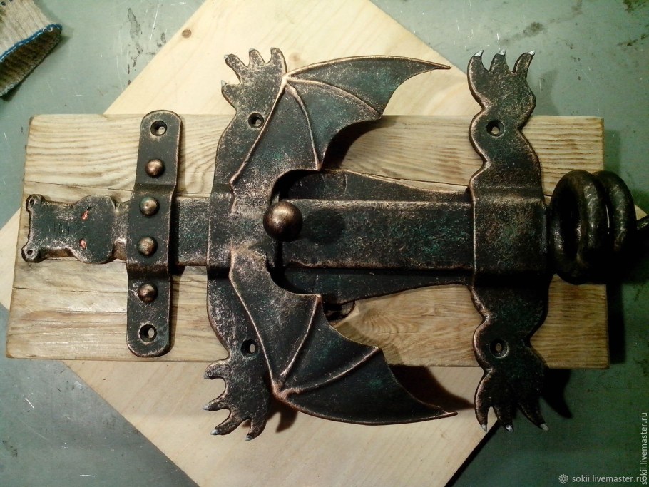 Кованые петли для дверей