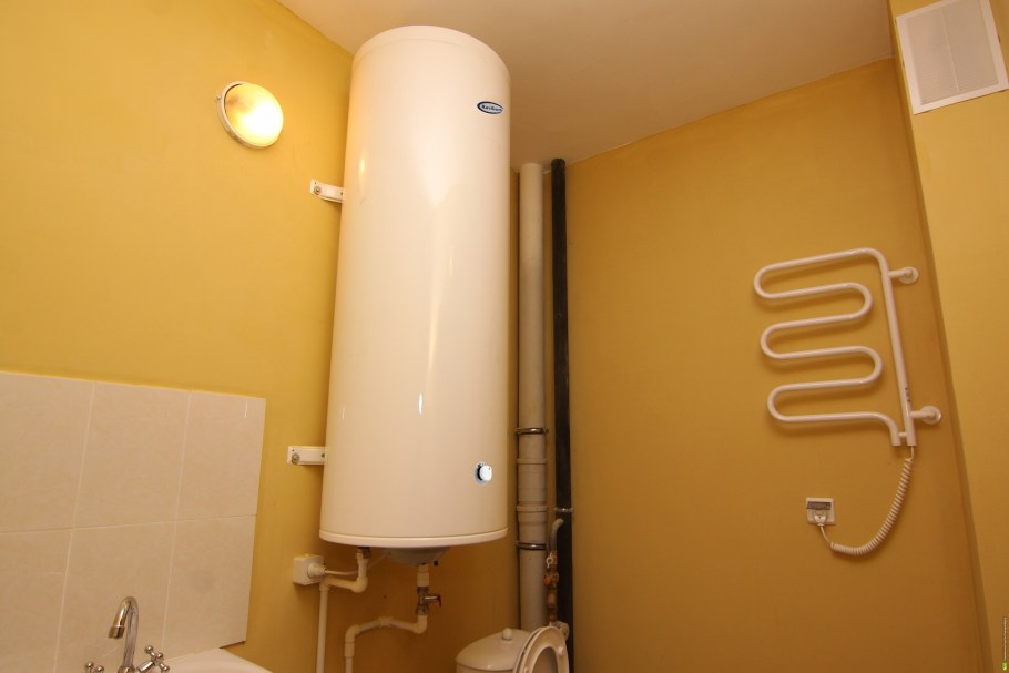 Нагреватель накопительный в ванной