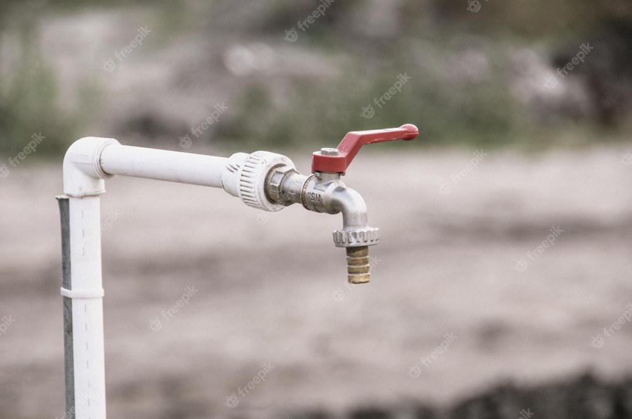 Водяной кран на улице