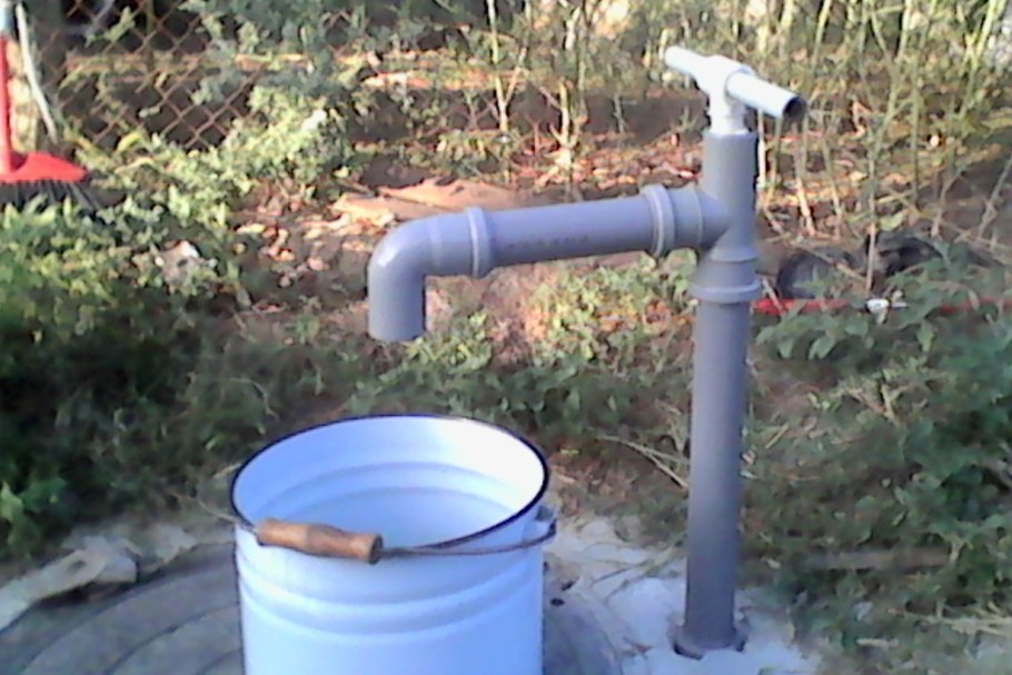 Колонка для воды из канализационной трубы