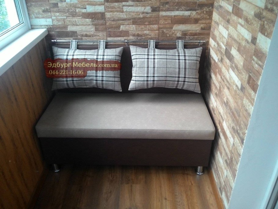 Мягкая скамья на балкон