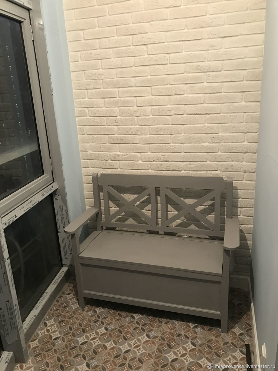 Скамья с ящиком на балкон