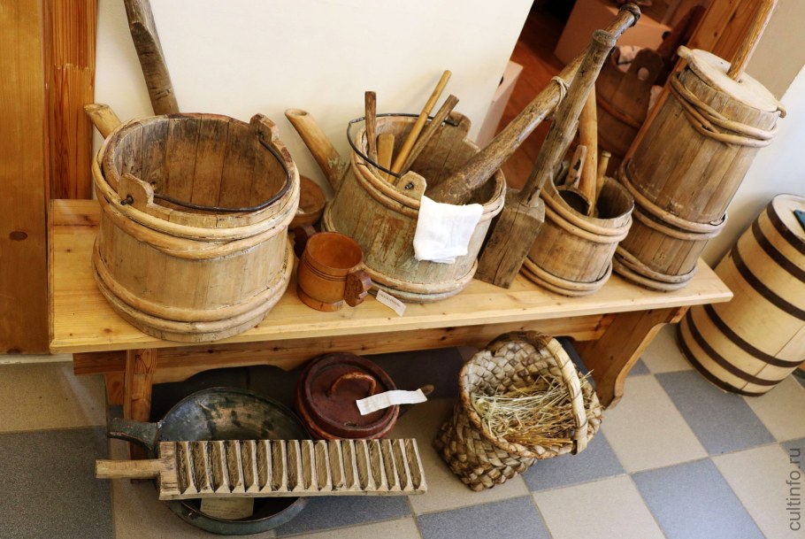 Старинная деревянная посуда