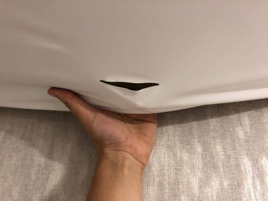 Дырка в натяжном потолке