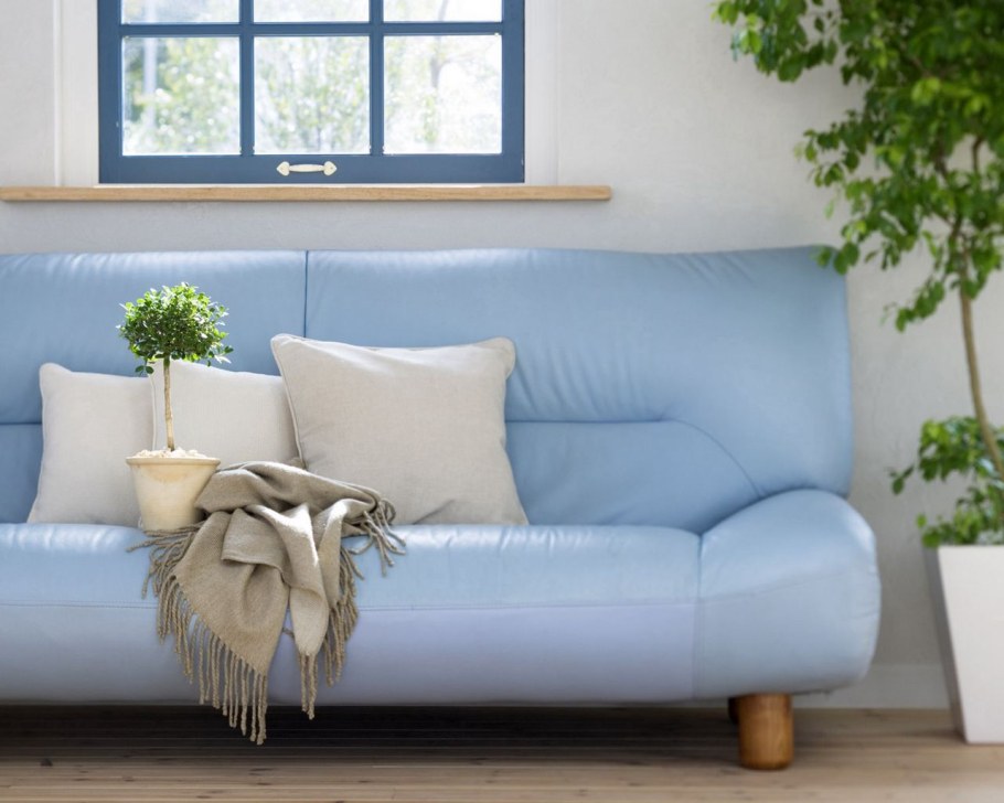 Комната с диваном