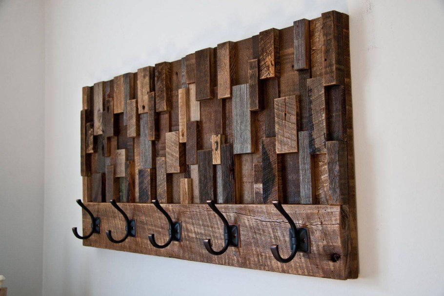 Панно из обрезков досок