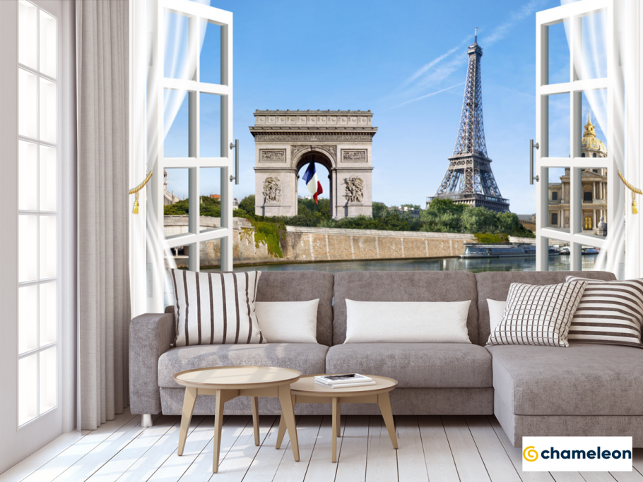 Овальные окна в интерьере с видом на Эйфелеву башню