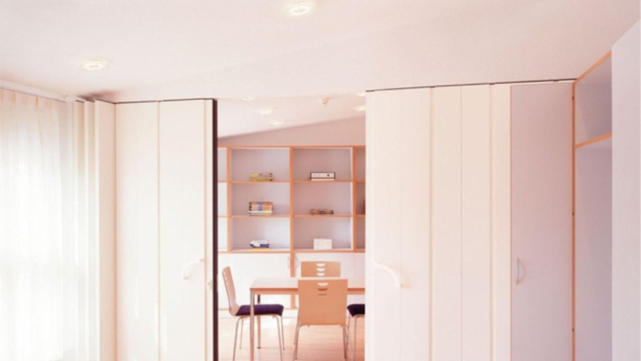 Складные двери для зонирования комнаты