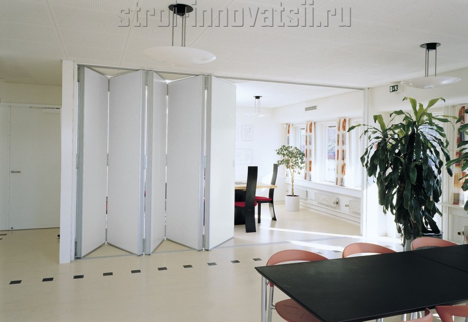 Раздвижная складная перегородка для квартиры