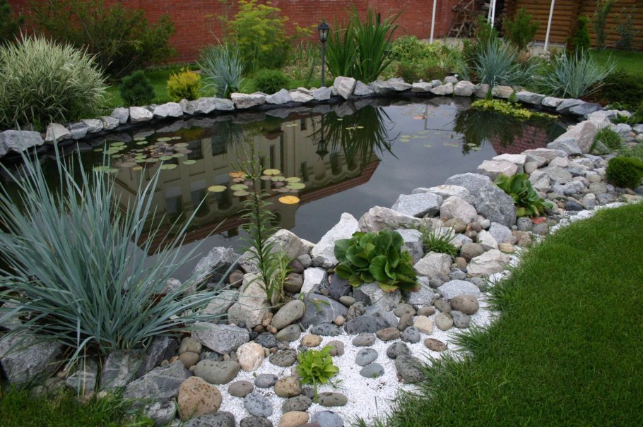 Украшение водоема на даче