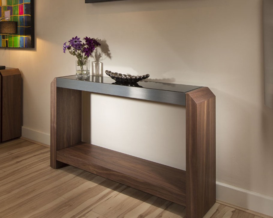 Маленький столик в прихожую