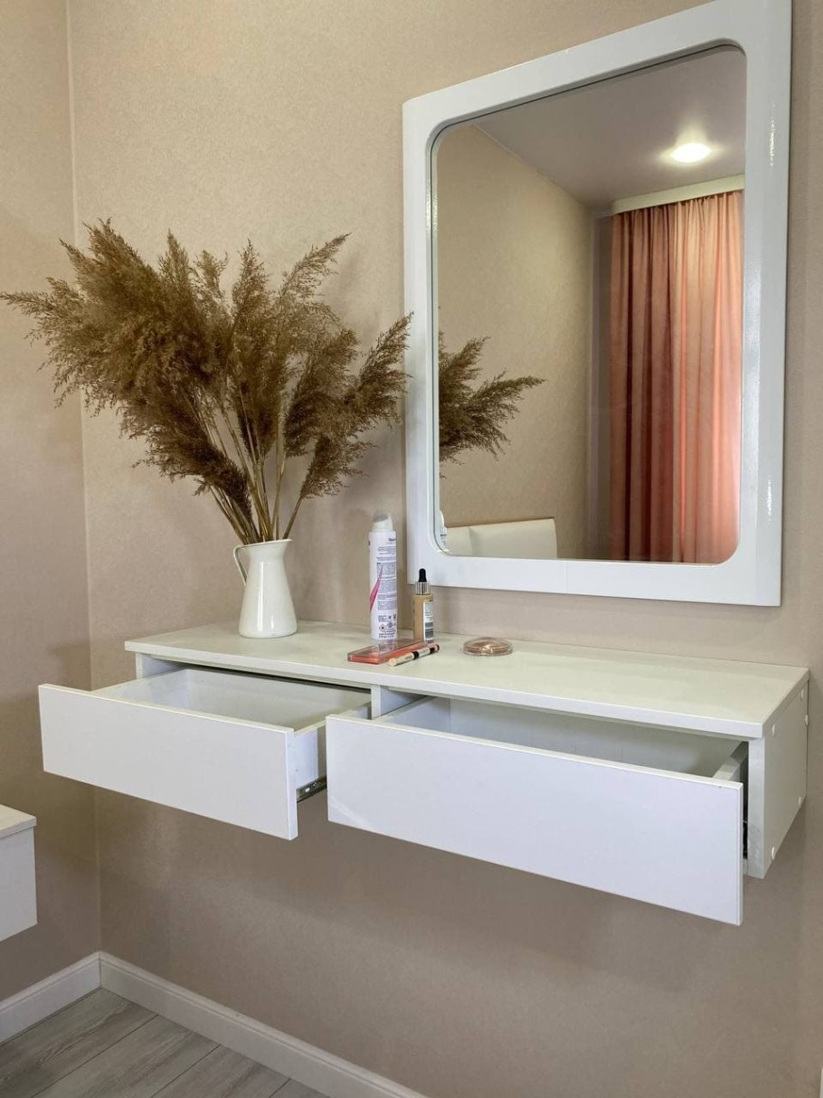 Навесная консоль туалетный столик